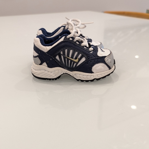 Nike size 3 - Picture 2 of 9